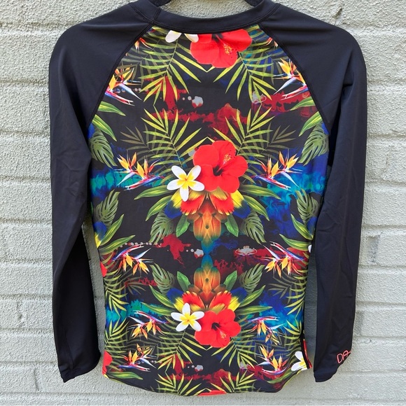 NWT Woman’s Dakine Long Sleeve Rash Guard SPF 50 | Tropical design | Size Medium - Picture 5 of 7